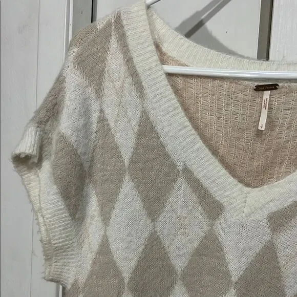 Free People Chic Argyle Tan White V-Neck Sweater - Picture 7 of 10